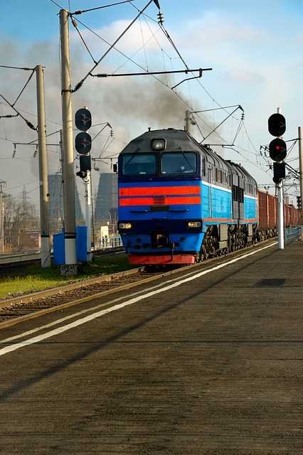 Используйте GPS-трекеры для отслеживания местоположения транспортных средств. Эти устройства обеспечивают постоянное обновление информации о перемещении, что позволяет получать данные на мобильные приложения или веб-платформы.undefinedОптимальное решение</strong> — интеграция с системами управления логистикой, которые автоматически обновляют статус доставки.»></p>
<p>Другим эффективным вариантом является использование RFID-технологий. Эти метки, прикреплённые к упаковке, позволяют считывать информацию на расстоянии, обеспечивая высокую скорость и точность данных. <strong>Включение этих технологий</strong> в цепь поставок снижает риски потерь и дает полное представление о багажах.</p>
<p><img decoding=